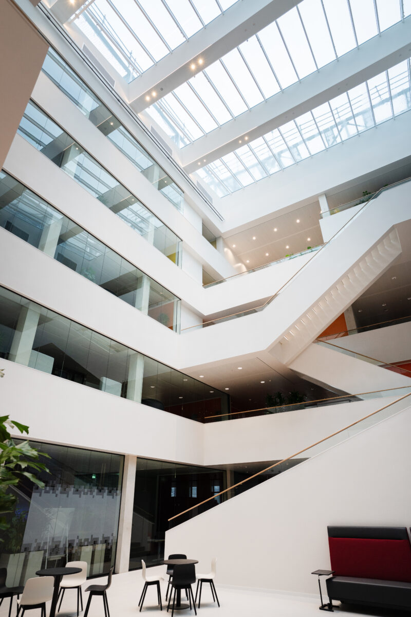 ASML-medewerkers betrekken eerste kantoorgebouw De Run 1000