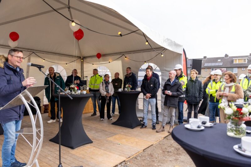 Feestelijke mijlpaal voor de 137 appartementen van de Vinkenhofjes in Nuenen